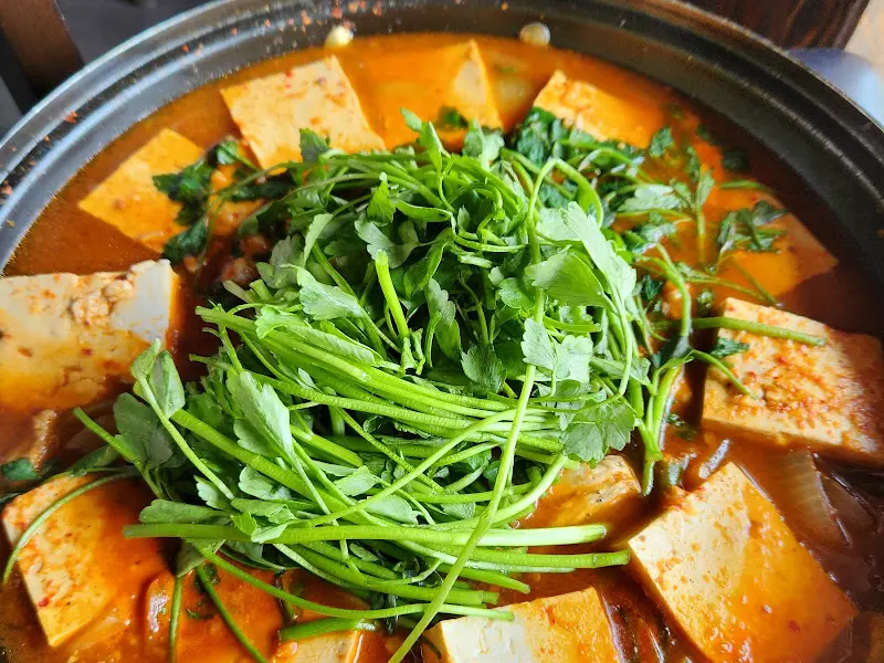 미나리가 듬뿍 들어간 두부전골