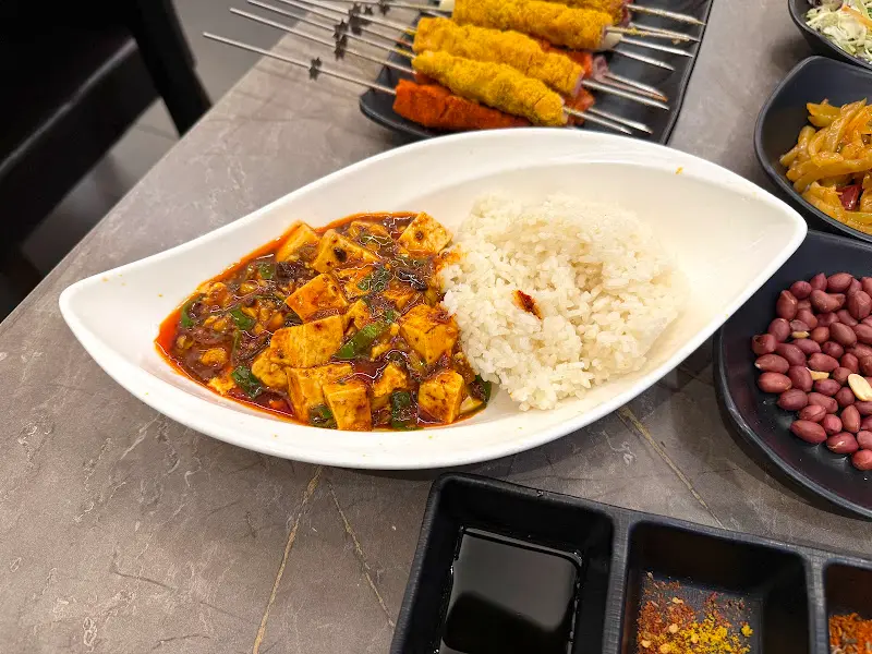 마파두부 덮밥의 먹음직스러운 모습