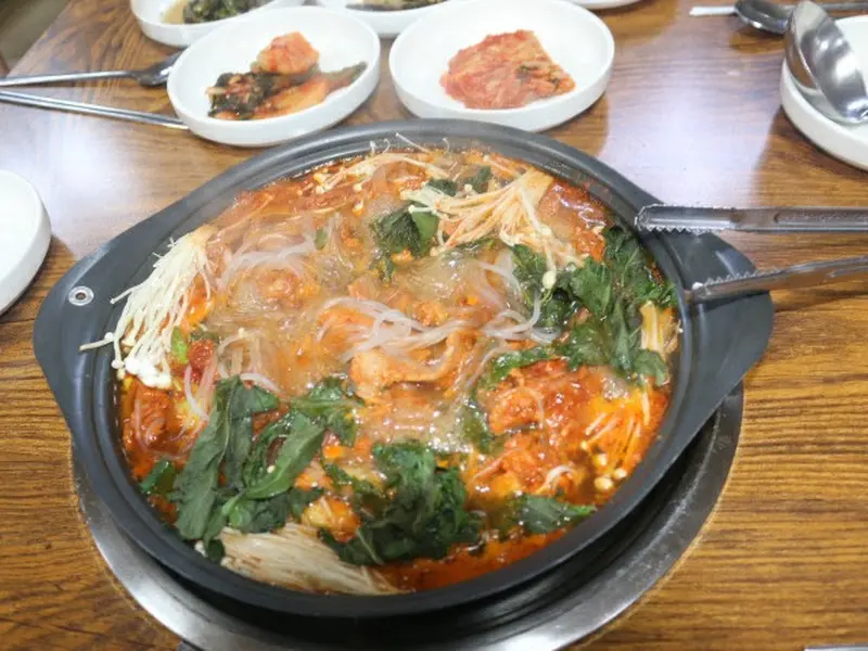 끓고 있는 흑돼지 불고기