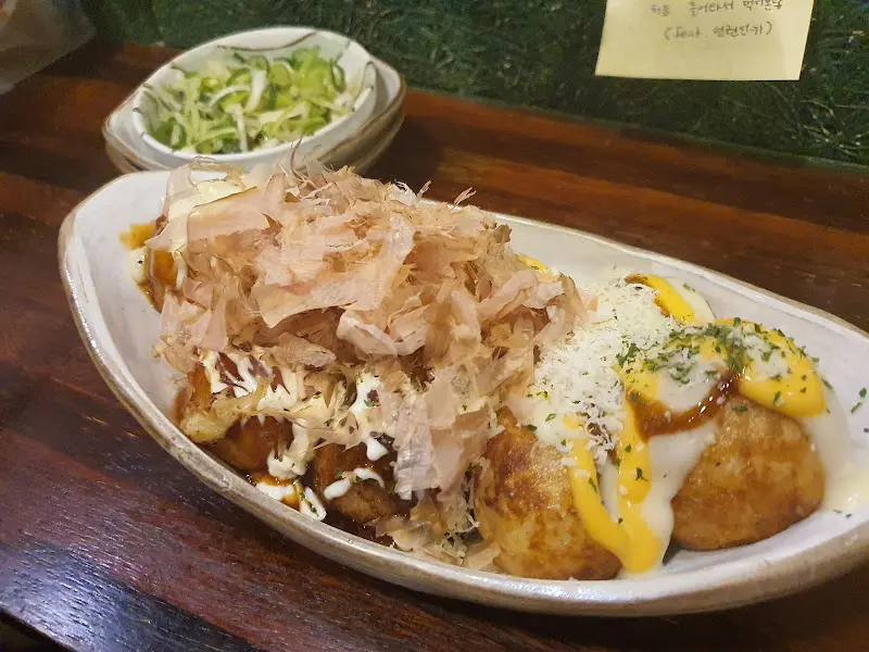 파채와 함께 먹는 타코야끼