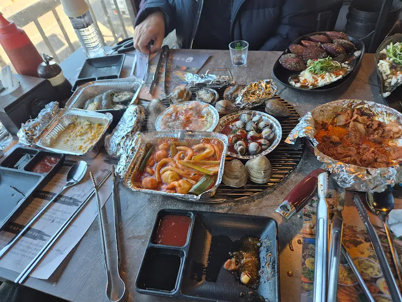 푸짐한 조개구이 한 상