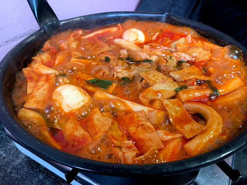 맛있게 끓여진 즉석 떡볶이