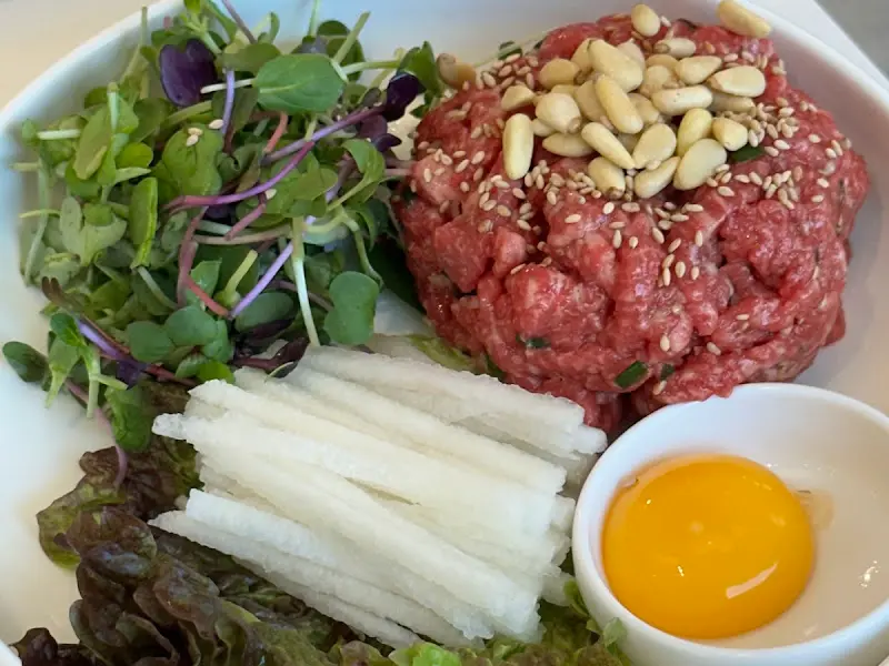 신선한 육회 클로즈업