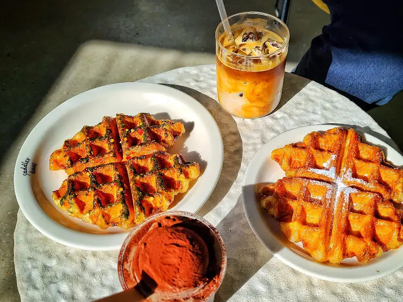 다양한 크로플과 음료의 향연