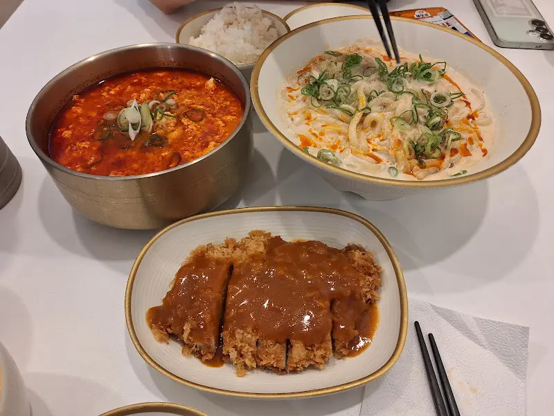 푸짐하게 차려진 한 상