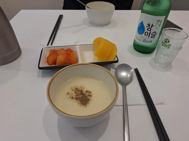 깔끔한 테이블 세팅