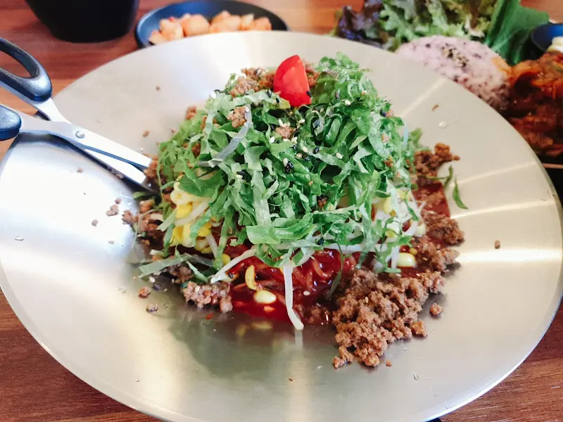 돈까스와 샐러드