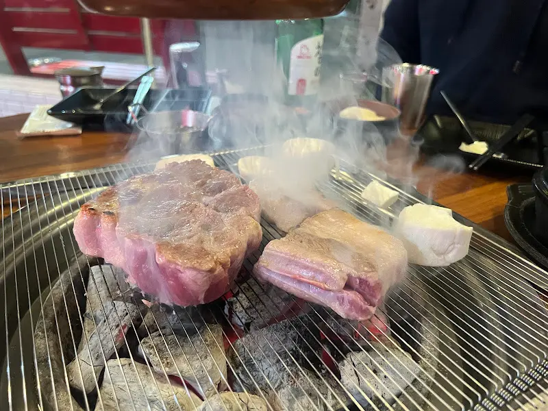 고기 굽는 모습