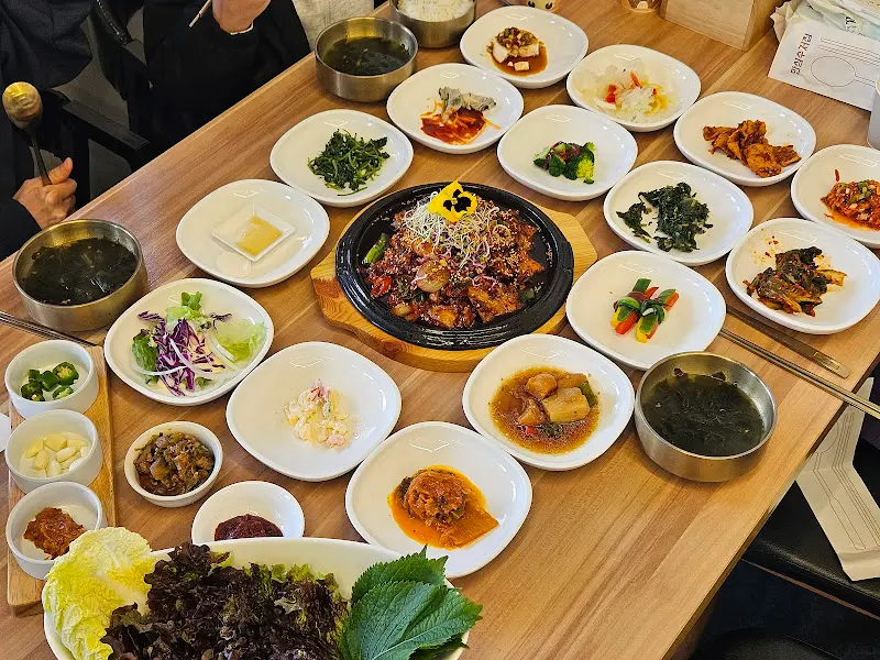 항공샷으로 찍은 두루치기 한 상