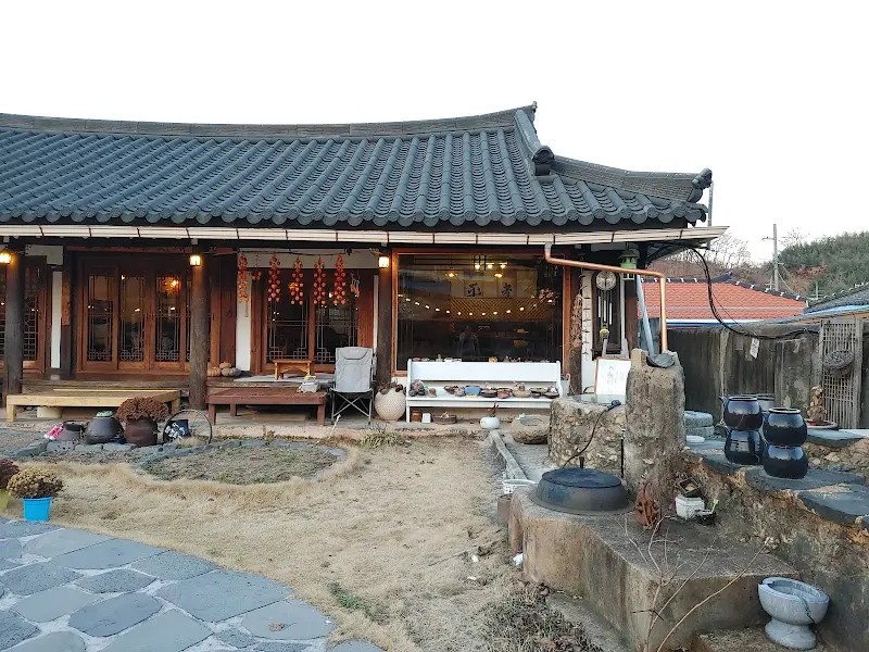 카페 건물 전경