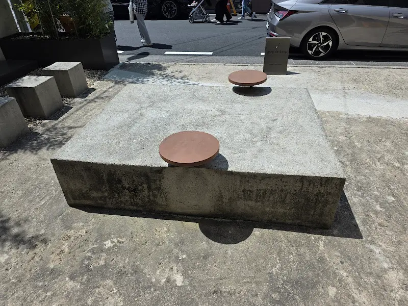 카페 외부 테이블