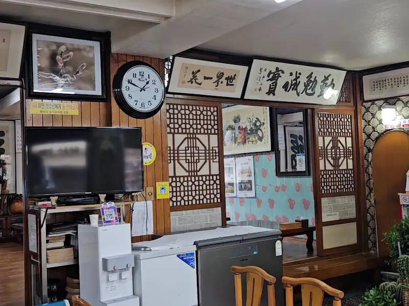 정겨운 분위기의 식당 내부