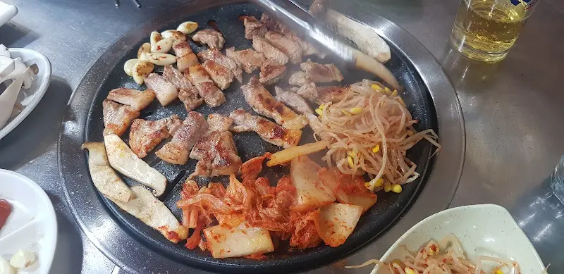 푸짐한 뒷고기 한 상