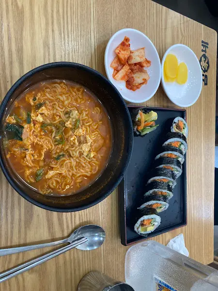 김치라면과 김밥