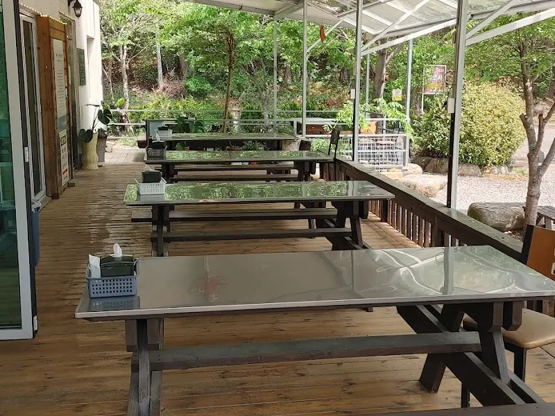 식당 외부 테이블