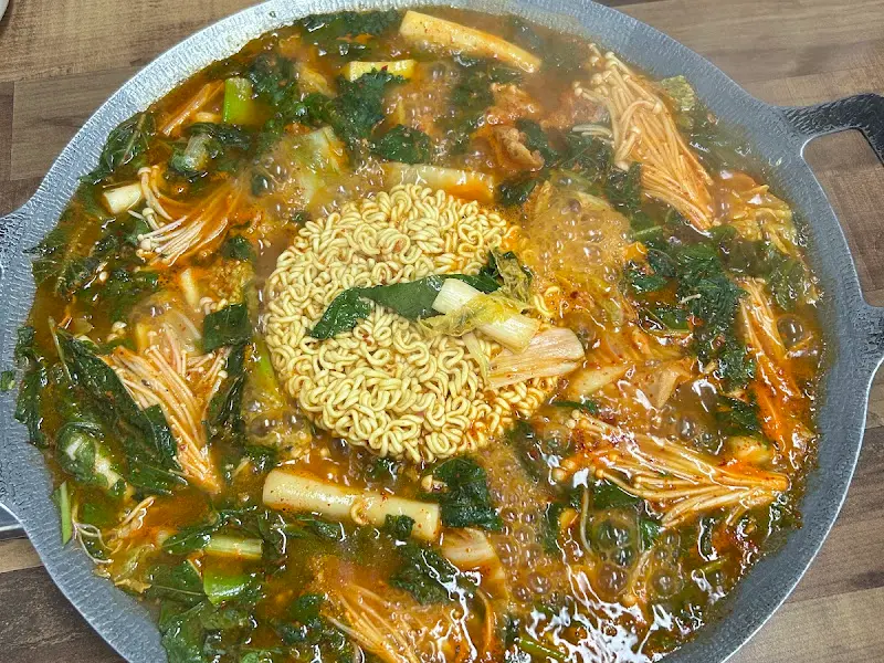 라면 사리가 추가된 물닭갈비