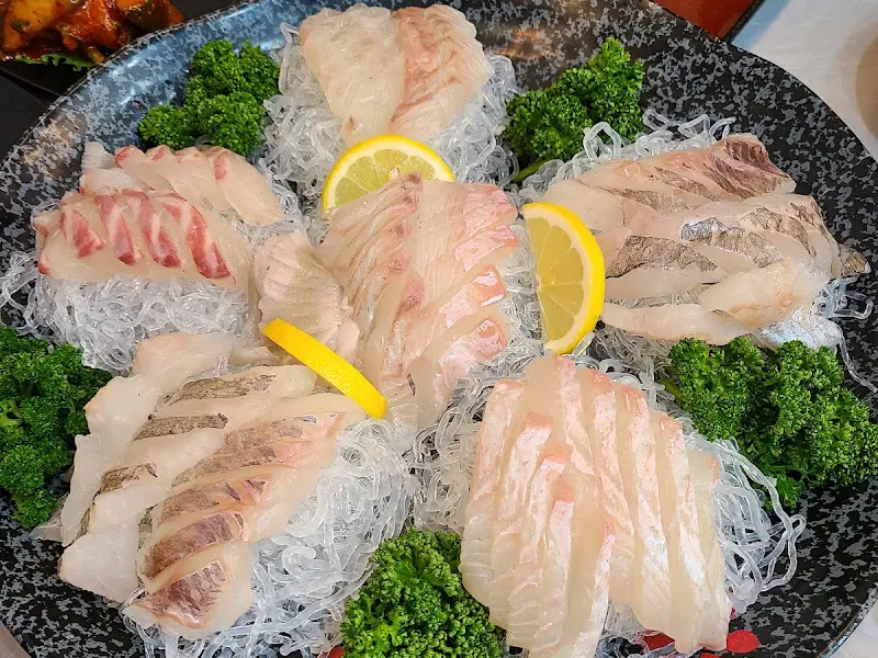 신선함이 눈으로도 느껴지는 모듬회