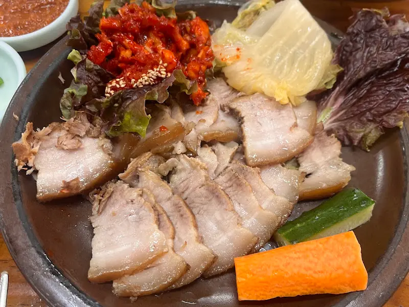 윤기가 좔좔 흐르는 보쌈