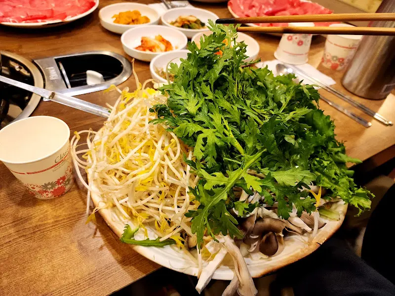 싱싱한 채소와 버섯이 듬뿍