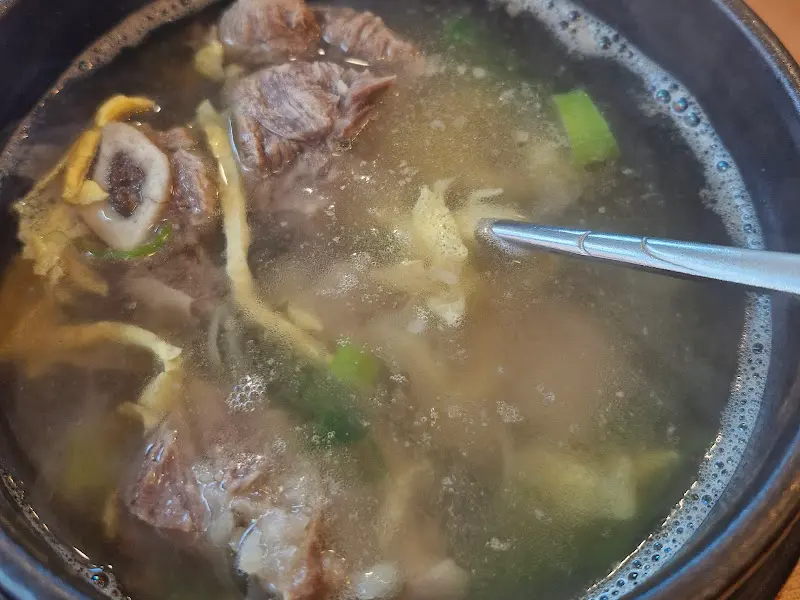 갈비탕 속 푸짐한 갈비