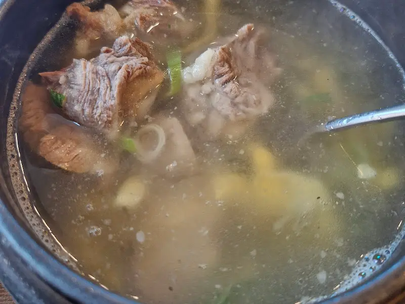 뜨끈한 갈비탕 국물