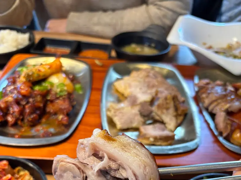 푸짐한 족발, 보쌈, 매운족발