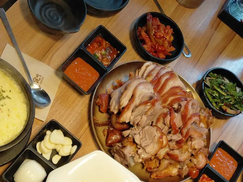 푸짐한 족발 한 상