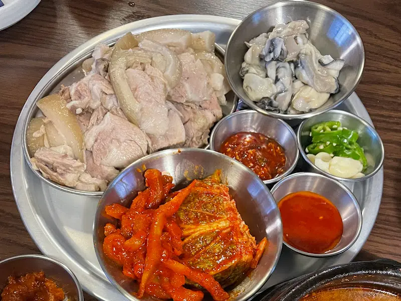 신선함이 느껴지는 굴보쌈 한 상