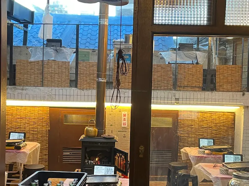 고운돈의 아늑한 내부 분위기