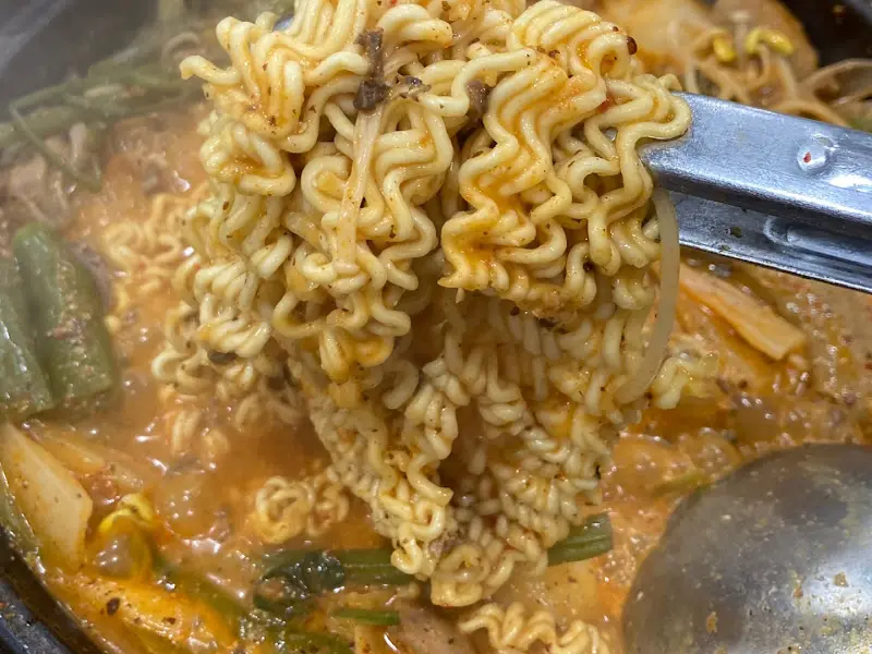 순대전골에 라면 사리 추가