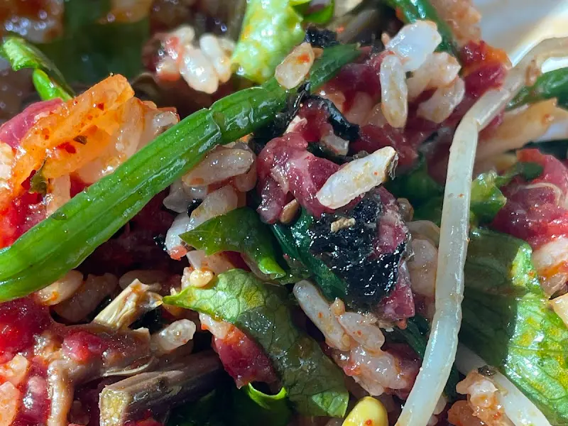 육회비빔밥 근접샷