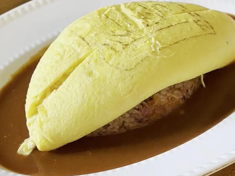 오믈렛을 가르는 순간