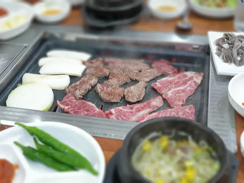 지글지글 익어가는 소고기의 향연