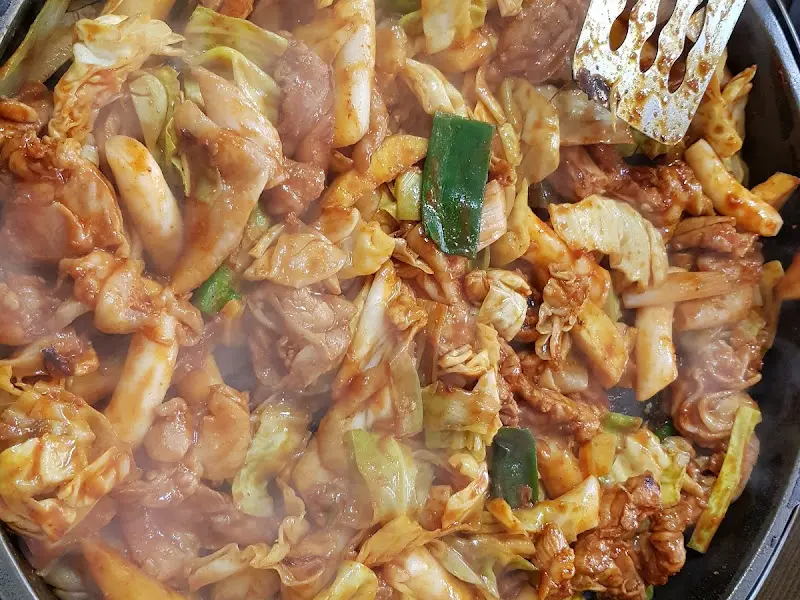 잘 볶아진 닭갈비