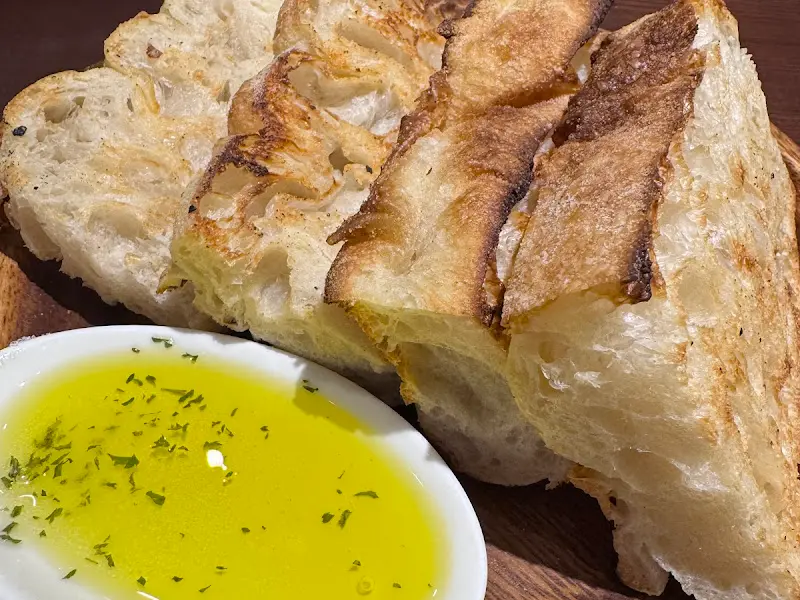 식전 빵과 올리브 오일