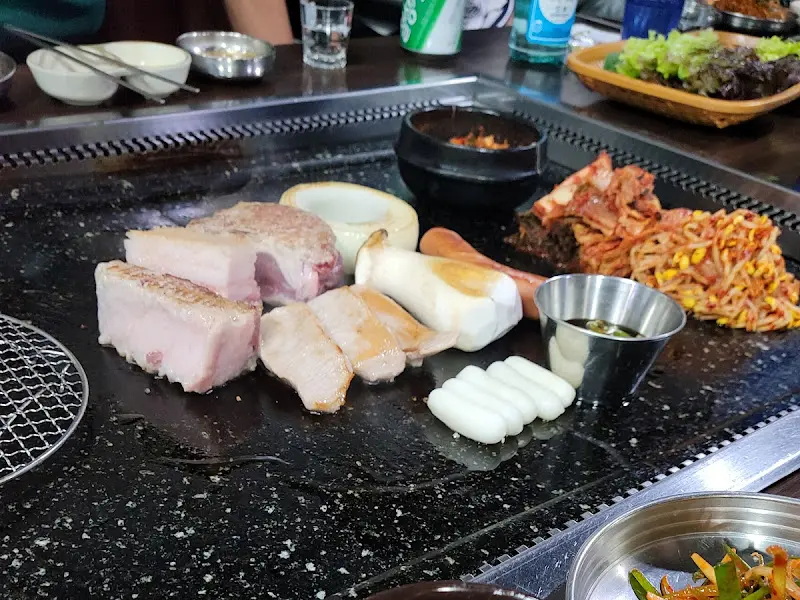 두툼한 돼지고기