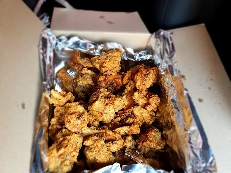 뽀뽀통닭 치킨 조각들