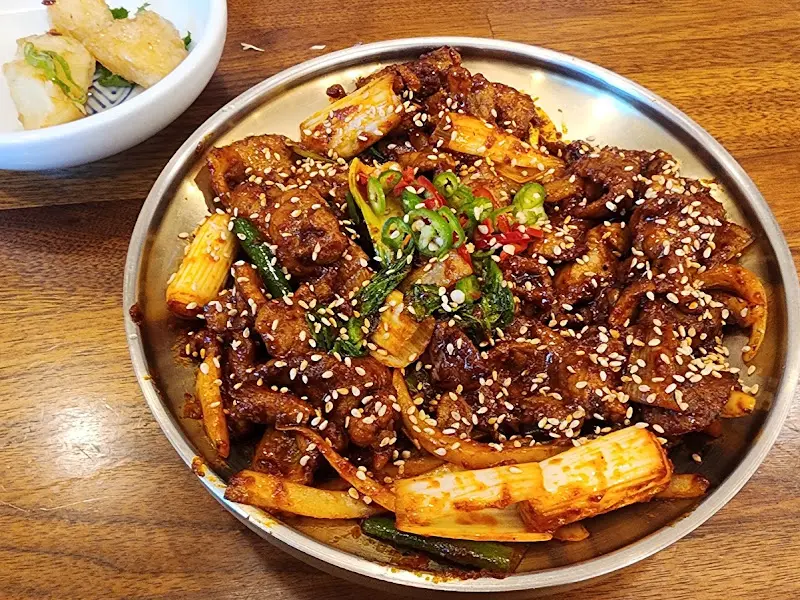 윤기가 흐르는 직화 제육 볶음