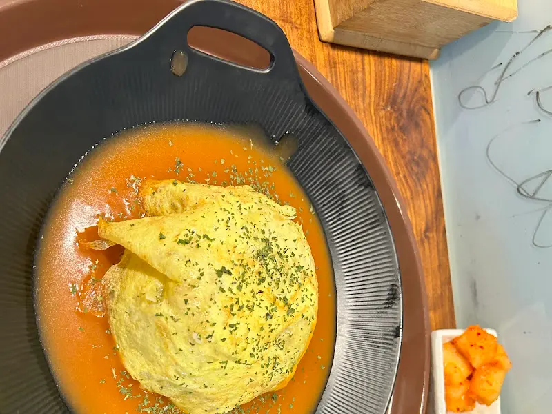 윤기가 자르르 흐르는 오므라이스