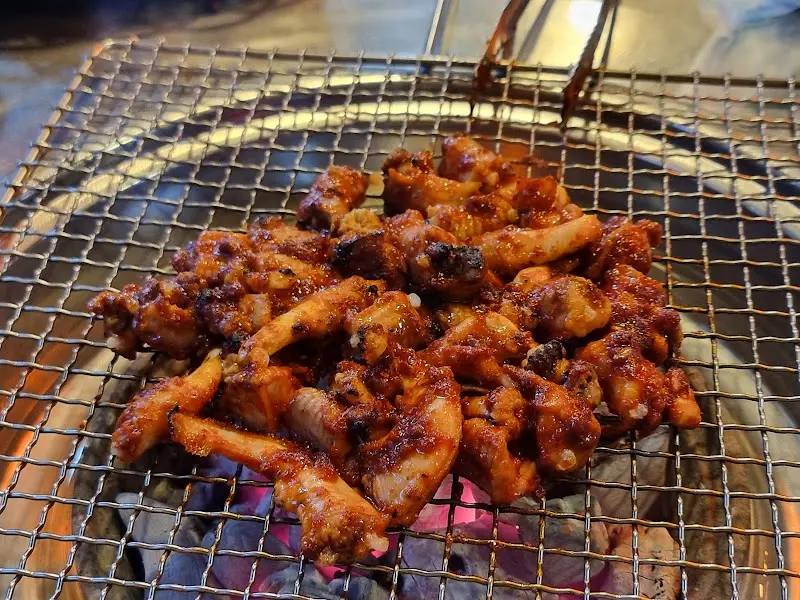 숯불 위에서 맛있게 익어가는 꼼장어