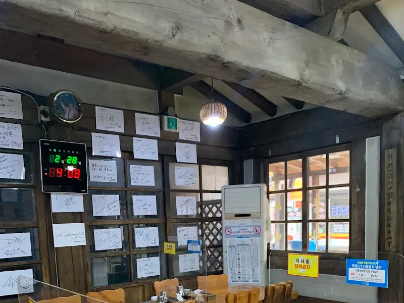 세월의 흔적이 느껴지는 내부