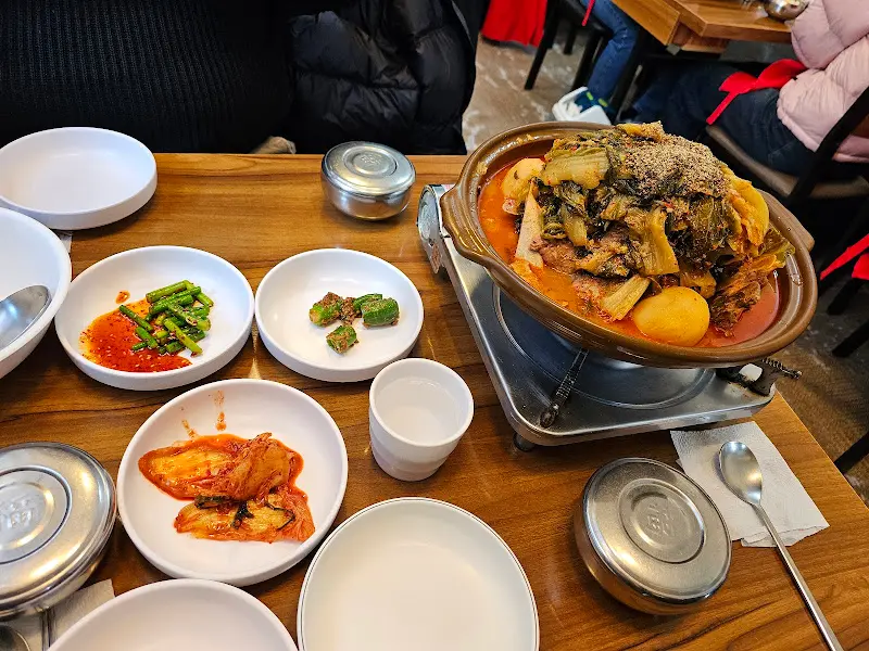 고추장찌개와 밑반찬