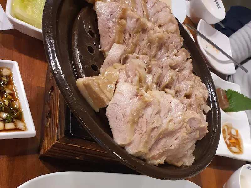 윤기가 흐르는 수육