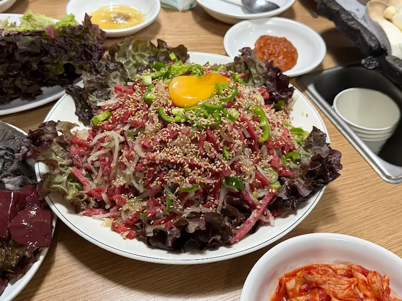 육회 한 상 차림