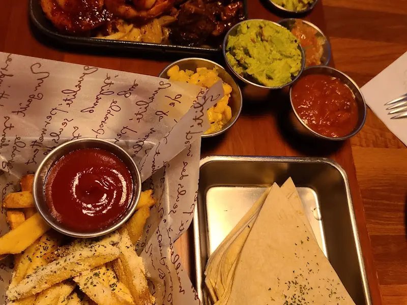 다양한 소스와 곁들여 먹는 즐거움