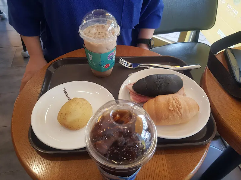 조리퐁 라떼와 디저트