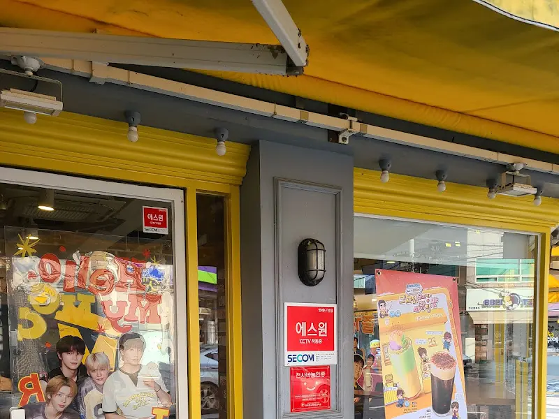 메가커피 경북봉화점 외부 모습