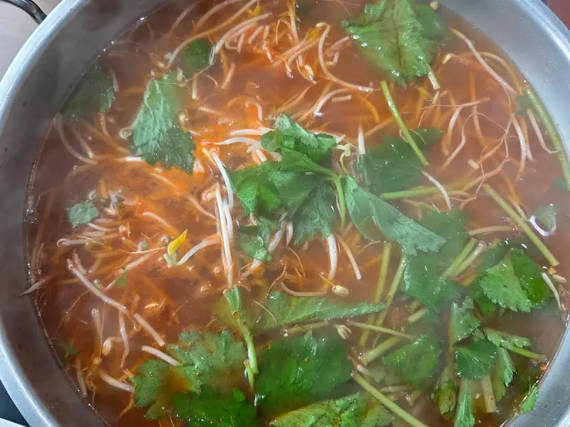 얼큰한 육수의 비주얼