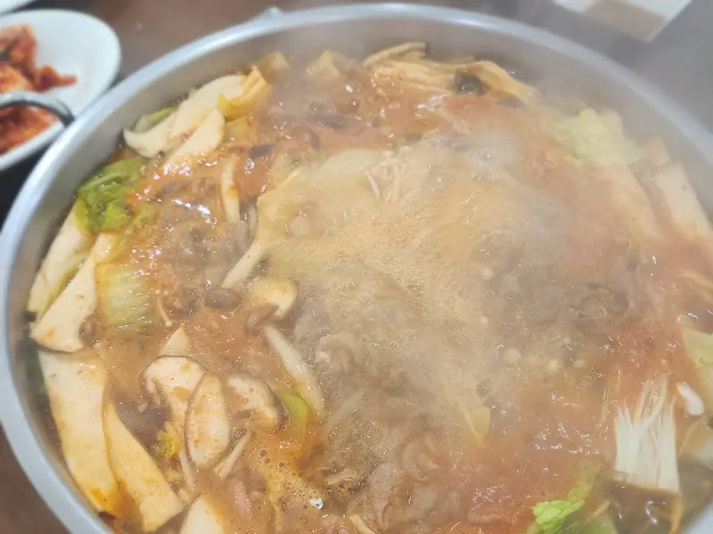 보글보글 끓는 전골