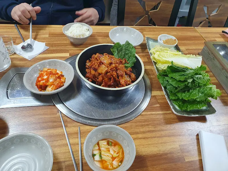 제육볶음 한 상 차림